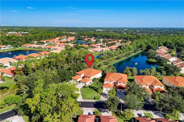 475 Robin Hood Cir 202, Naples, Florida 34104