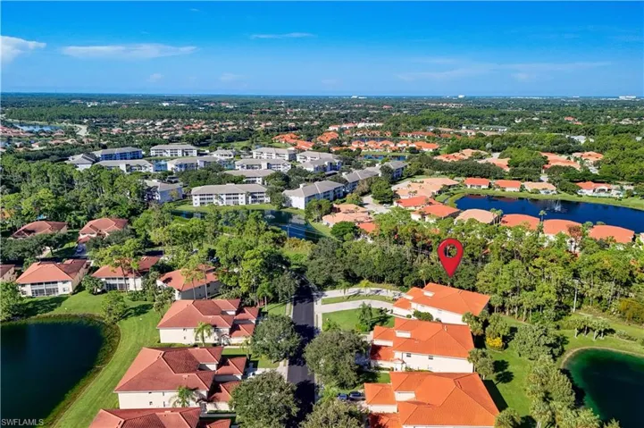 475 Robin Hood Cir 202, Naples, Florida 34104