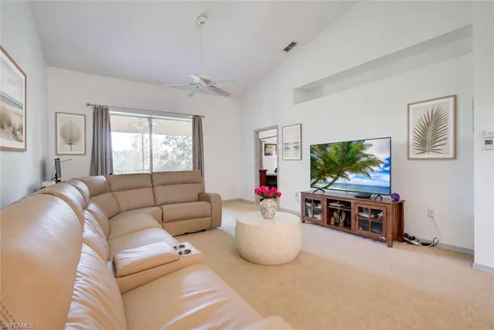 475 Robin Hood Cir 202, Naples, Florida 34104