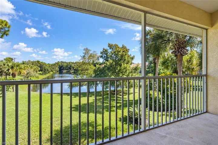 475 Robin Hood Cir 202, Naples, Florida 34104