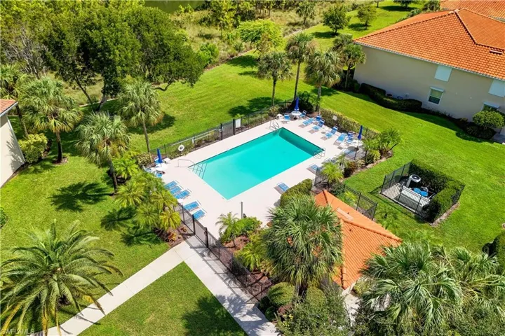 475 Robin Hood Cir 202, Naples, Florida 34104