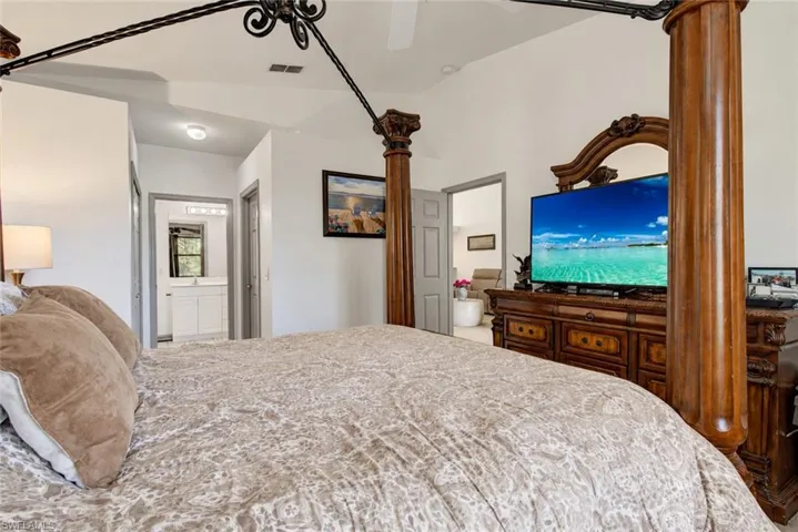 475 Robin Hood Cir 202, Naples, Florida 34104