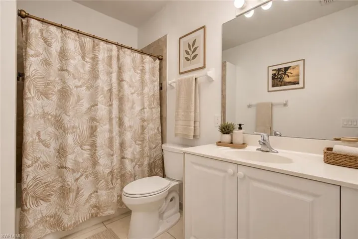 475 Robin Hood Cir 202, Naples, Florida 34104