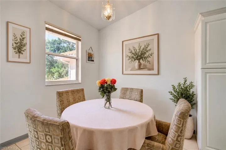 475 Robin Hood Cir 202, Naples, Florida 34104