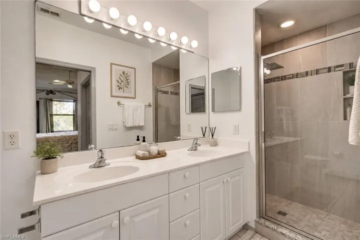 475 Robin Hood Cir 202, Naples, Florida 34104