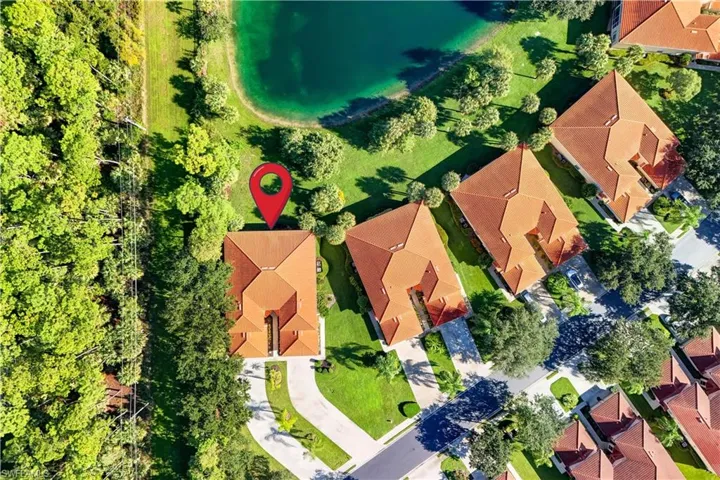 475 Robin Hood Cir 202, Naples, Florida 34104