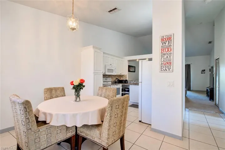 475 Robin Hood Cir 202, Naples, Florida 34104