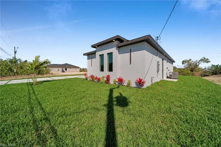 1320 Ne 20th St, Cape Coral, Florida 33909