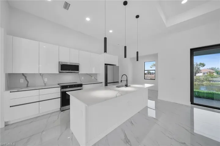 1320 Ne 20th St, Cape Coral, Florida 33909