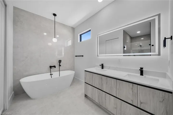 1320 Ne 20th St, Cape Coral, Florida 33909