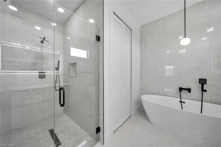 1320 Ne 20th St, Cape Coral, Florida 33909