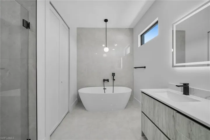 1320 Ne 20th St, Cape Coral, Florida 33909