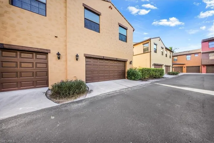 9063  Capistrano N ST, Naples, FL 34113