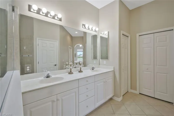 12732 Fox Ridge Dr, Bonita Springs, Florida 34135
