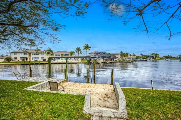 Boat dock and boat lift | Sitting area
