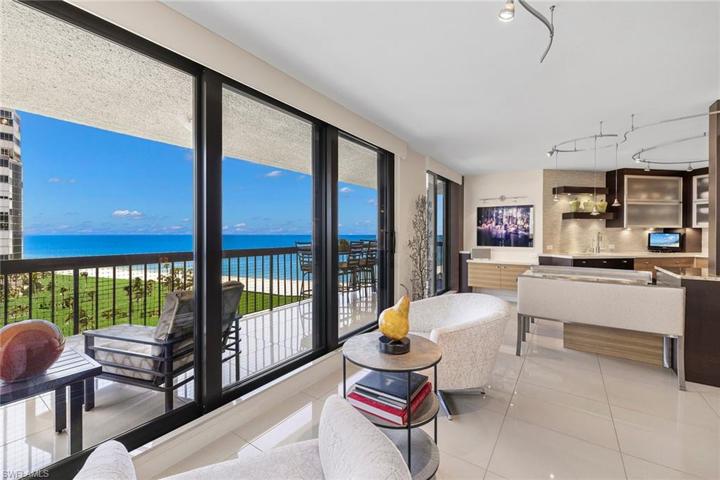 Sitting Area Overlooking the Gulf and Beach
