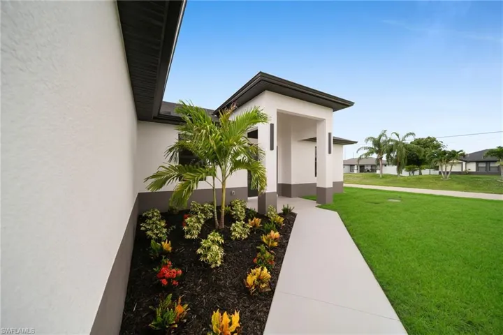 810 Carlfield Ave, Lehigh Acres, Florida 33971