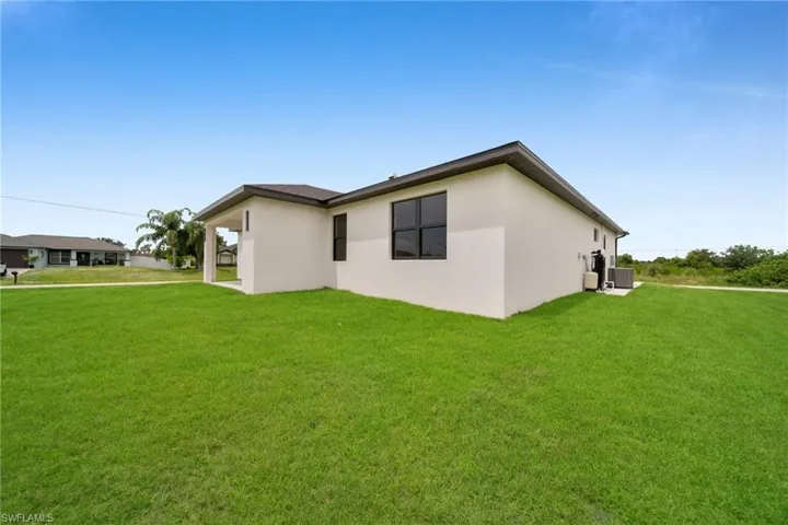 810 Carlfield Ave, Lehigh Acres, Florida 33971