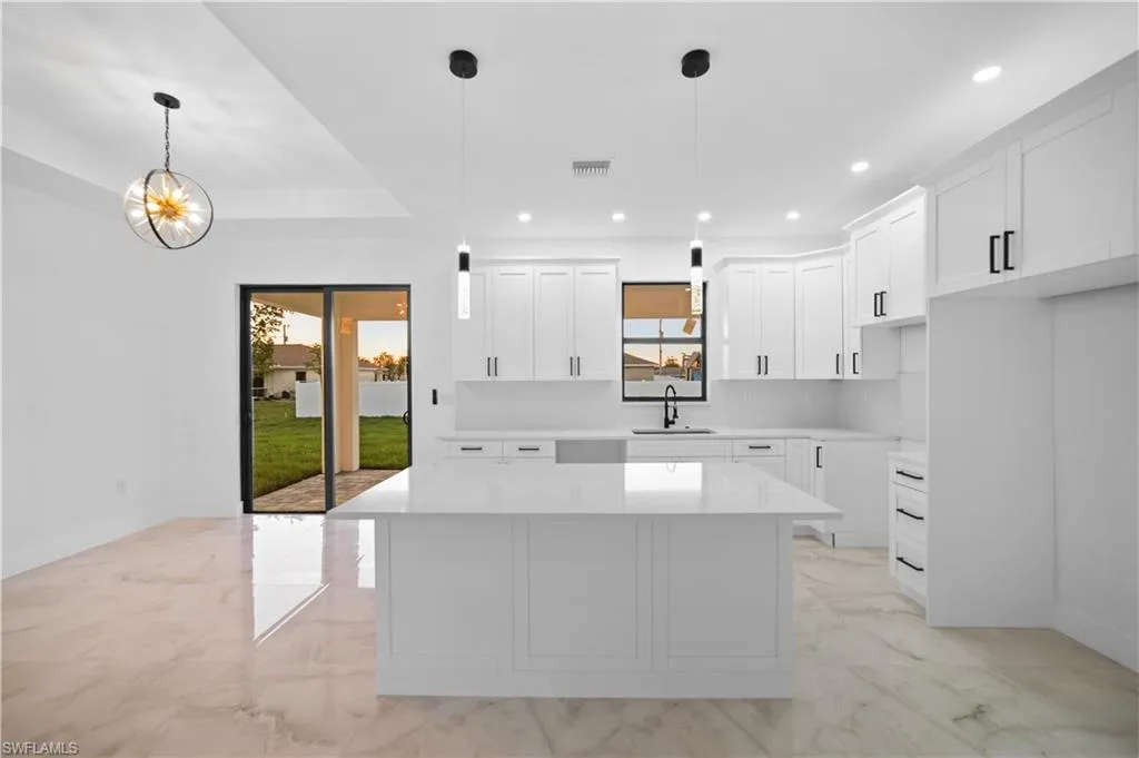 2424 24 AVE, Cape Coral, FL 33909,224024857