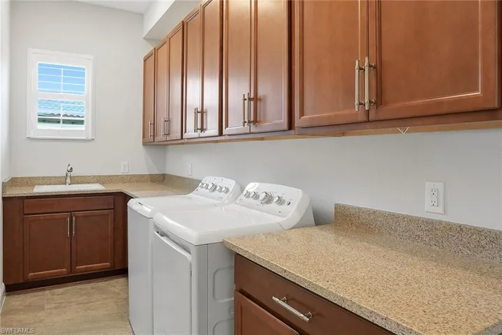 12465 Lockford Ln, Naples, Florida 34120