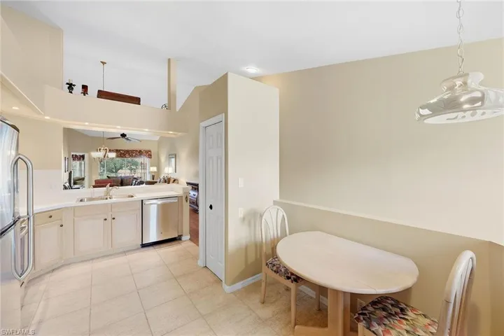 28072 Cavendish Ct 2207, Bonita Springs, Florida 34135