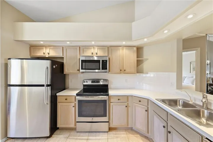 28072 Cavendish Ct 2207, Bonita Springs, Florida 34135