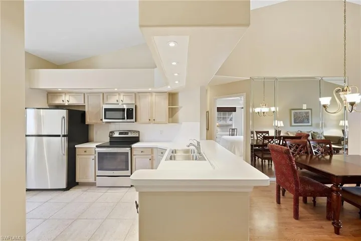 28072 Cavendish Ct 2207, Bonita Springs, Florida 34135