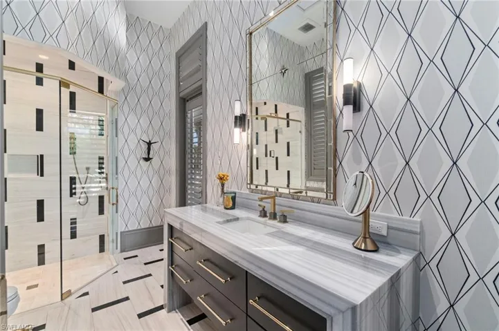 Detached Casita bathroom