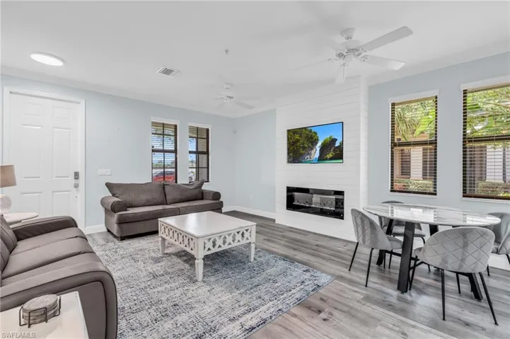 1391 Santiago Cir 902, Naples, Florida 34113