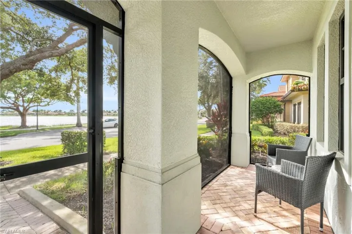 1391 Santiago Cir 902, Naples, Florida 34113
