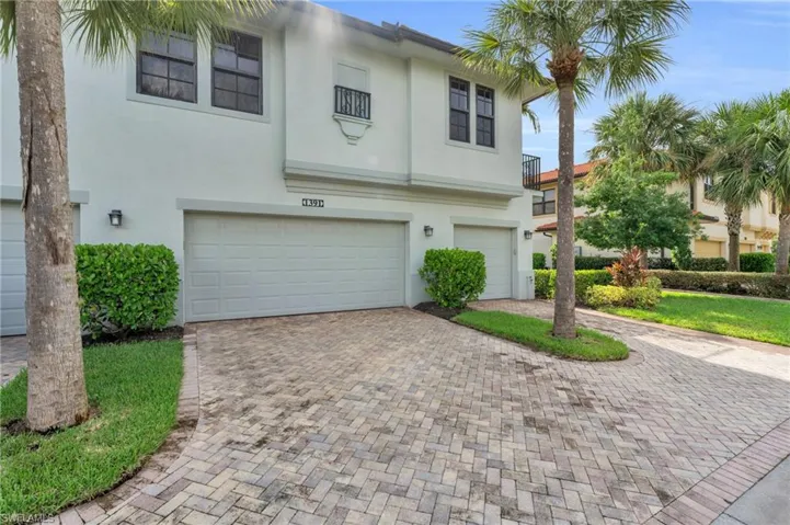 1391 Santiago Cir 902, Naples, Florida 34113