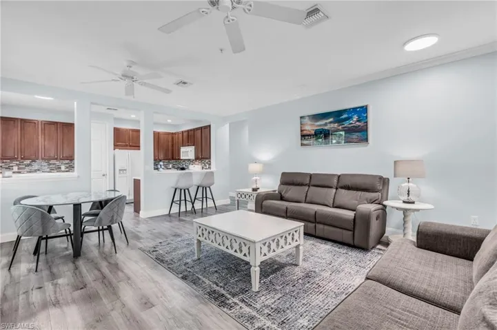 1391 Santiago Cir 902, Naples, Florida 34113
