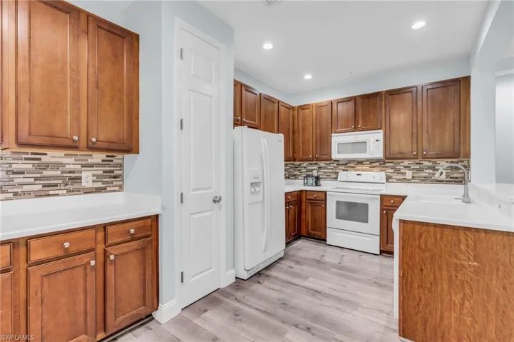 1391 Santiago Cir 902, Naples, Florida 34113