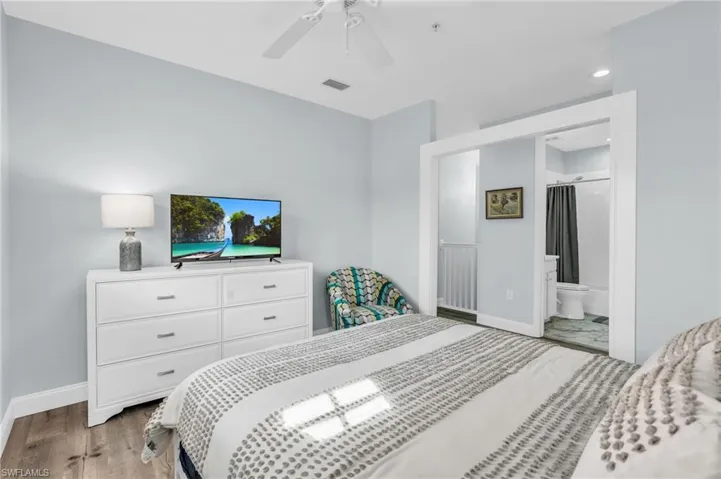 1391 Santiago Cir 902, Naples, Florida 34113
