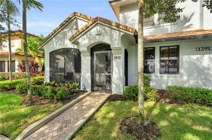 1391 Santiago Cir 902, Naples, Florida 34113