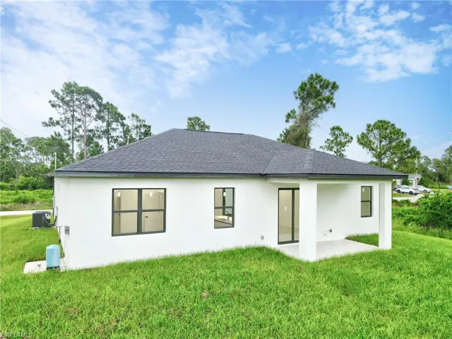 1156 Damen St E, Lehigh Acres, Florida 33974