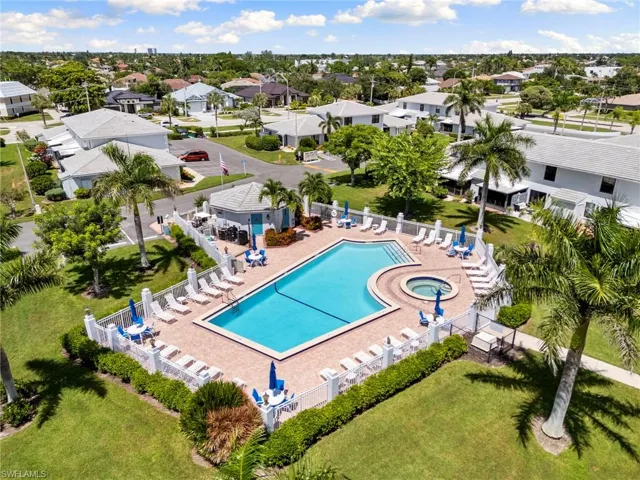 Community pool & hot tub & ample lounging area!