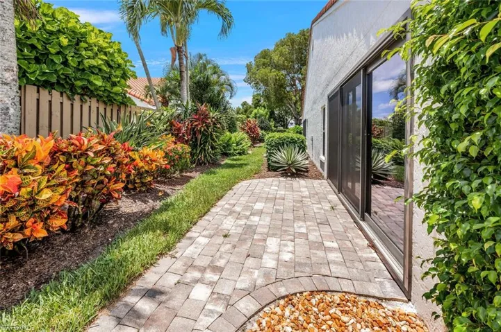517 Beachwalk Cir # 0, Naples Fl 34108