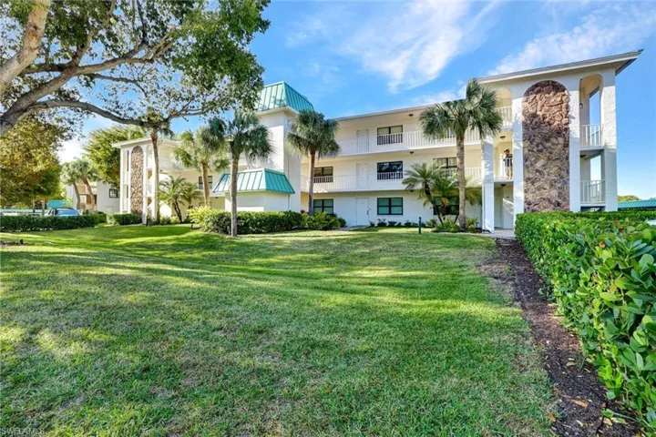 View of apartment building / complex
