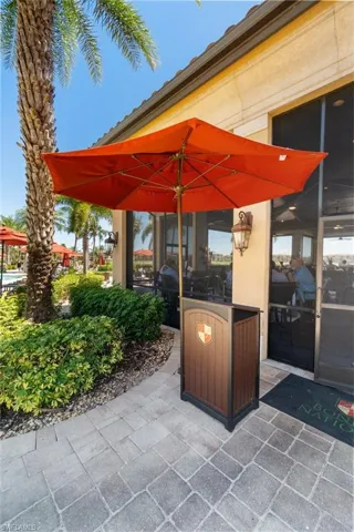 Poolside Bar & Grill