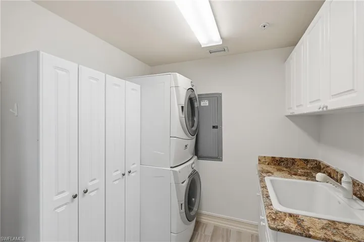 60 Seagate Dr 806, Naples, Florida 34103