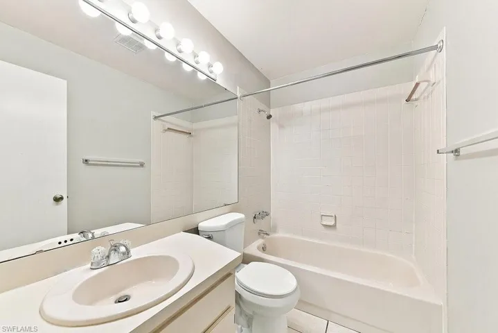 606 49th St E, Bradenton, Florida 34208