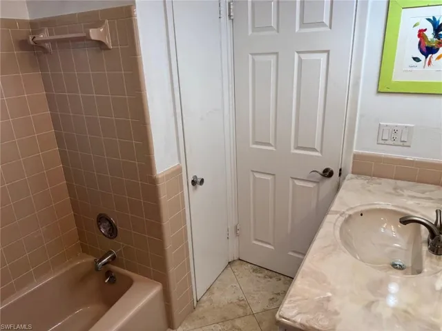 There is a linen closet in this room.
