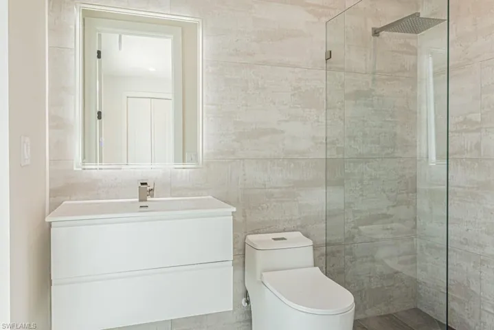Guest En Suite Bath