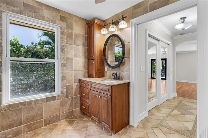 2377 Kings Lake Blvd, Naples, Florida 34112