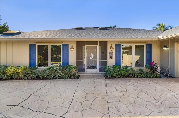 2377 Kings Lake Blvd, Naples, Florida 34112
