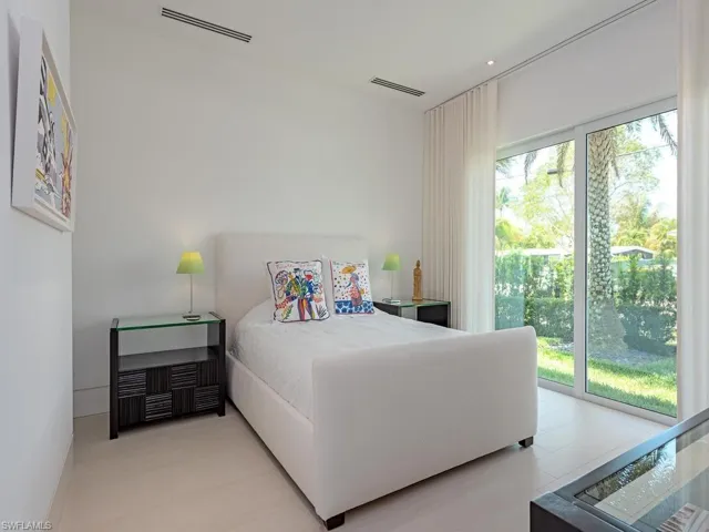 Main floor Bedroom #2