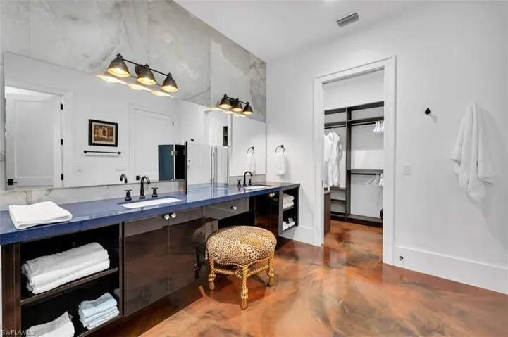 2401 Coach House Ln, Naples, Florida 34105