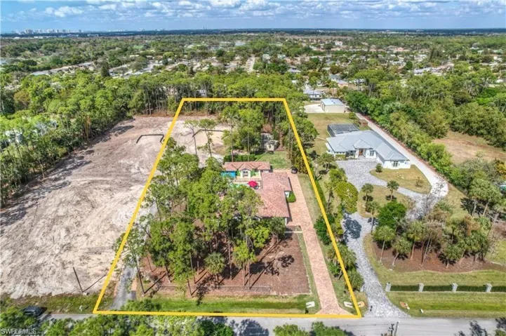 2401 Coach House Ln, Naples, Florida 34105