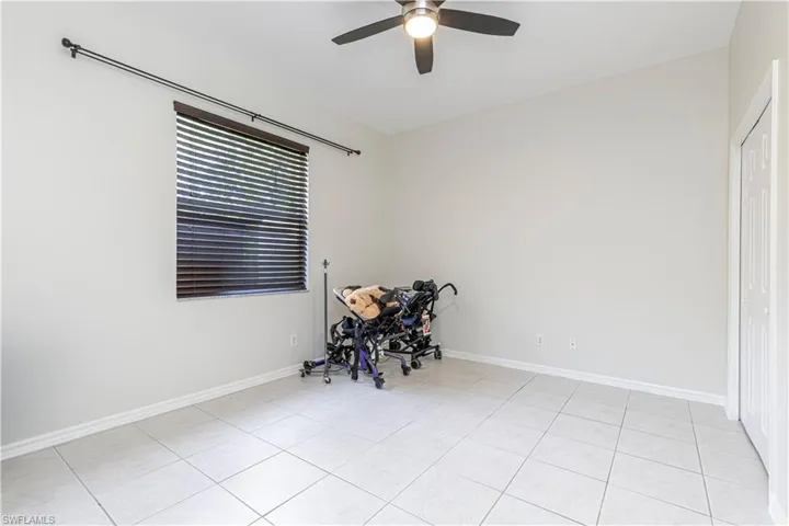 Empty room featuring ceiling fan